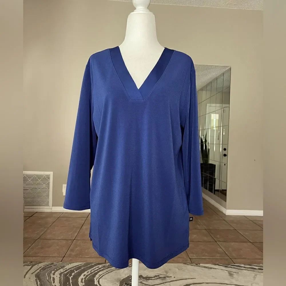 Banana Republic Woman’s 3/4 Sleeves V-neck Top Blouse